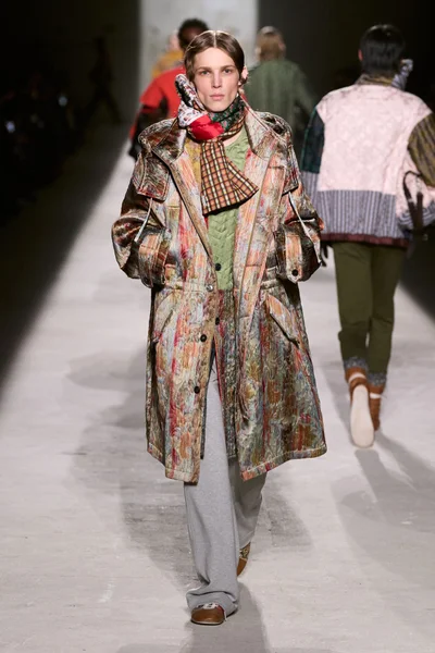 Look 50